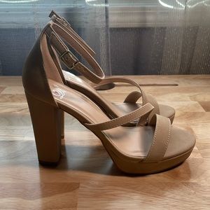 Delicious women’s tan heels